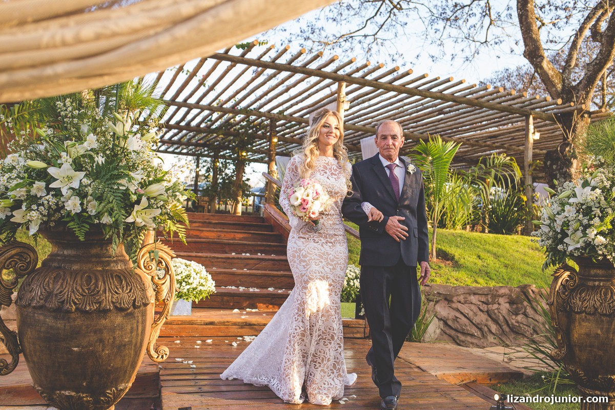 lizandro junior fotógrafo de casamento, fotógrafo patos de minas, lizandro júnior, casamento no campo, pousada avalon, casamento sitio, henrick e lorrany patos de minas, entrada da noiva