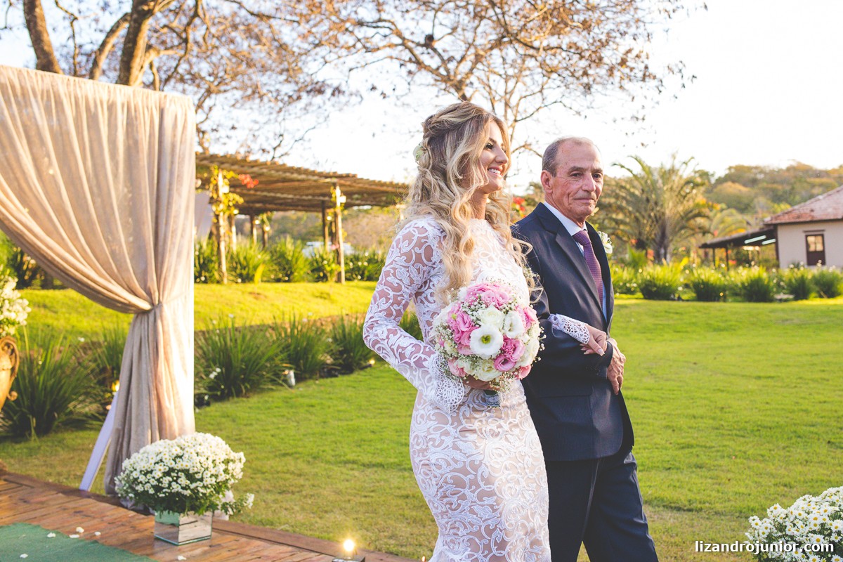 lizandro junior fotógrafo de casamento, fotógrafo patos de minas, lizandro júnior, casamento no campo, pousada avalon, casamento sitio, henrick e lorrany patos de minas, entrada da noiva