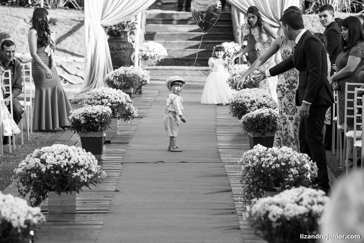 lizandro junior fotógrafo de casamento, fotógrafo patos de minas, lizandro júnior, casamento no campo, pousada avalon, casamento sitio, henrick e lorrany patos de minas, criança chorando