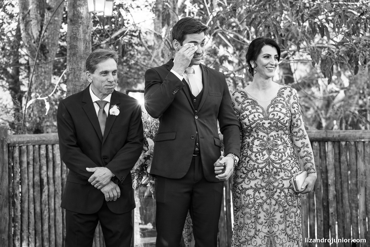 lizandro junior fotógrafo de casamento, fotógrafo patos de minas, lizandro júnior, casamento no campo, pousada avalon, casamento sitio, henrick e lorrany patos de minas, emoção do noivo
