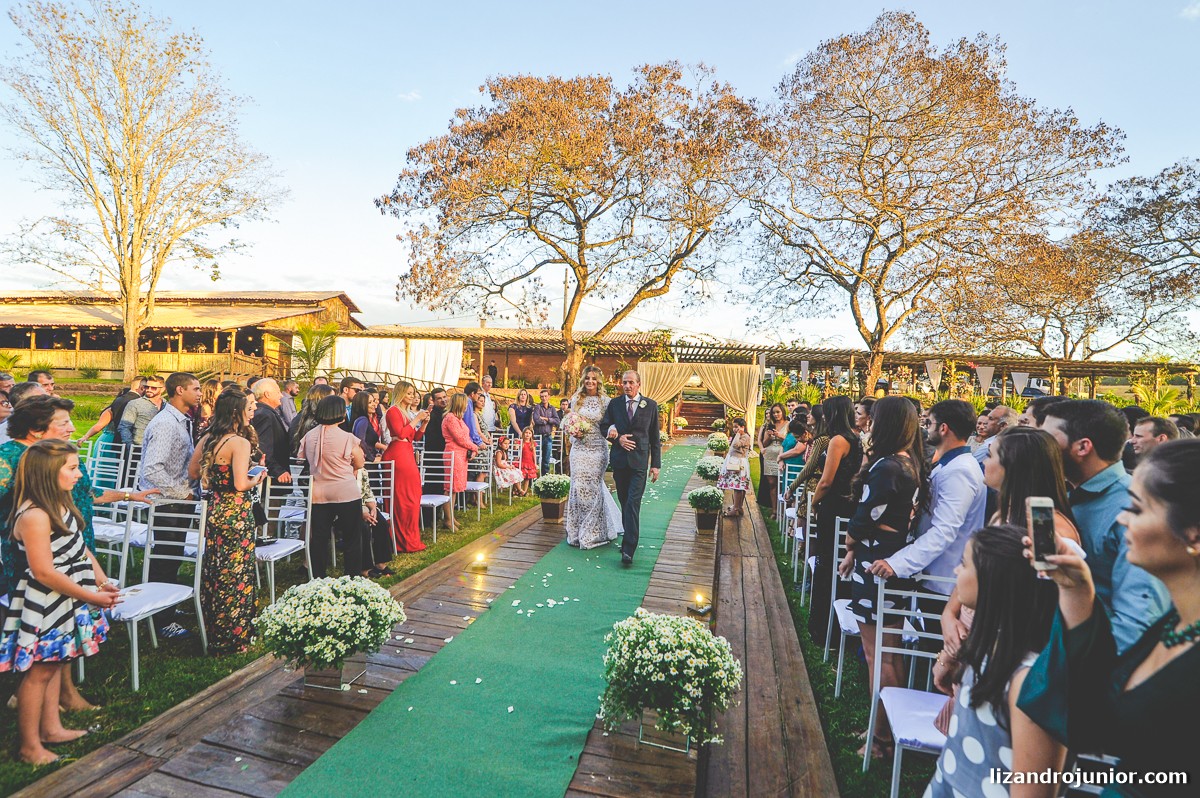 lizandro junior fotógrafo de casamento, fotógrafo patos de minas, lizandro júnior, casamento no campo, pousada avalon, casamento sitio, henrick e lorrany patos de minas,  entrada noiva