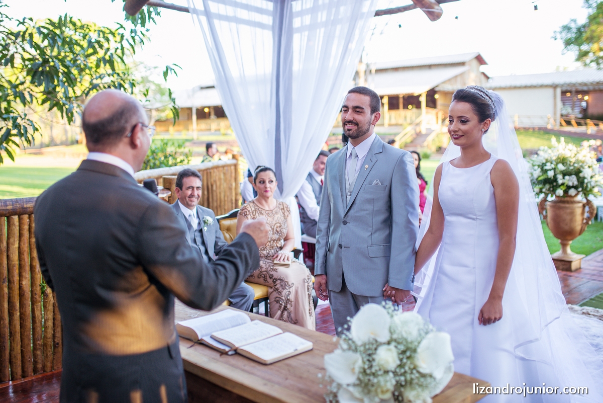 lizandro junior, fotografo de casamento patos de minas, foto de casamento, casamento patos de minas, lizandro júnior, bruna e fulgêncio, noivos,