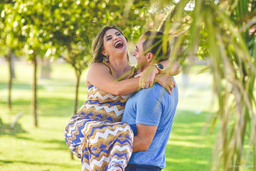lizandro junior, ensaio namorando, ensaio romântico, ensaio ao ar livre, fotógrafo patos de minas, fotógrafo minas gerais, fotógrafo de casamento mg, minas gerais, ensaio engraçado
