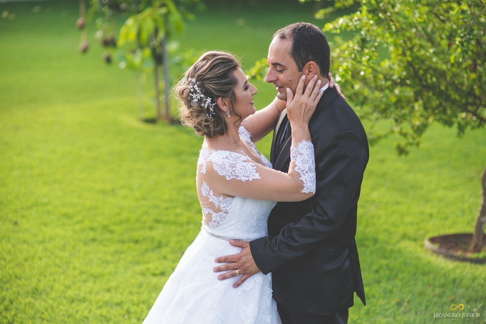 fotografo de casamento patos de minas, lizandro junior, rosário patos de minas, igreja, cerimônia, noivos, noivas, noiva, noivo, casamento, casar, ensaio pós-casamento, trash the dress, 