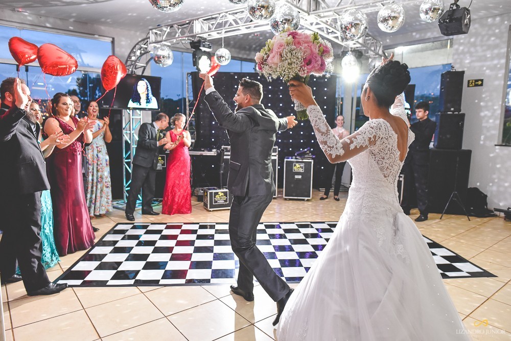 FOTOGRAFO PATOS DE MINAS CASAMENTO LIZANDRO JUNIOR MONICA E WINICIUS  PATOS MINAS GERAIS FOTOGRAFO DECORAÇÃO DE CASAMENTO NEUSA CANEDO PATOS DE MINAS VESTIDO HERMANAS NOIVAS E FESTAS