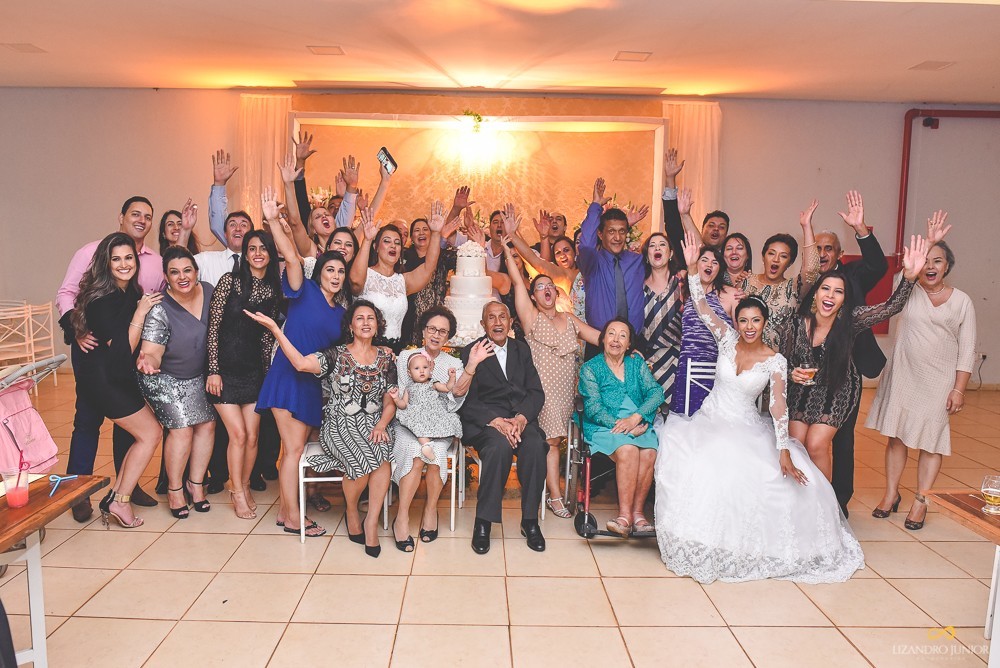 FOTOGRAFO PATOS DE MINAS CASAMENTO LIZANDRO JUNIOR MONICA E WINICIUS  PATOS MINAS GERAIS FOTOGRAFO DECORAÇÃO DE CASAMENTO NEUSA CANEDO PATOS DE MINAS CORTE DE GRAVATA