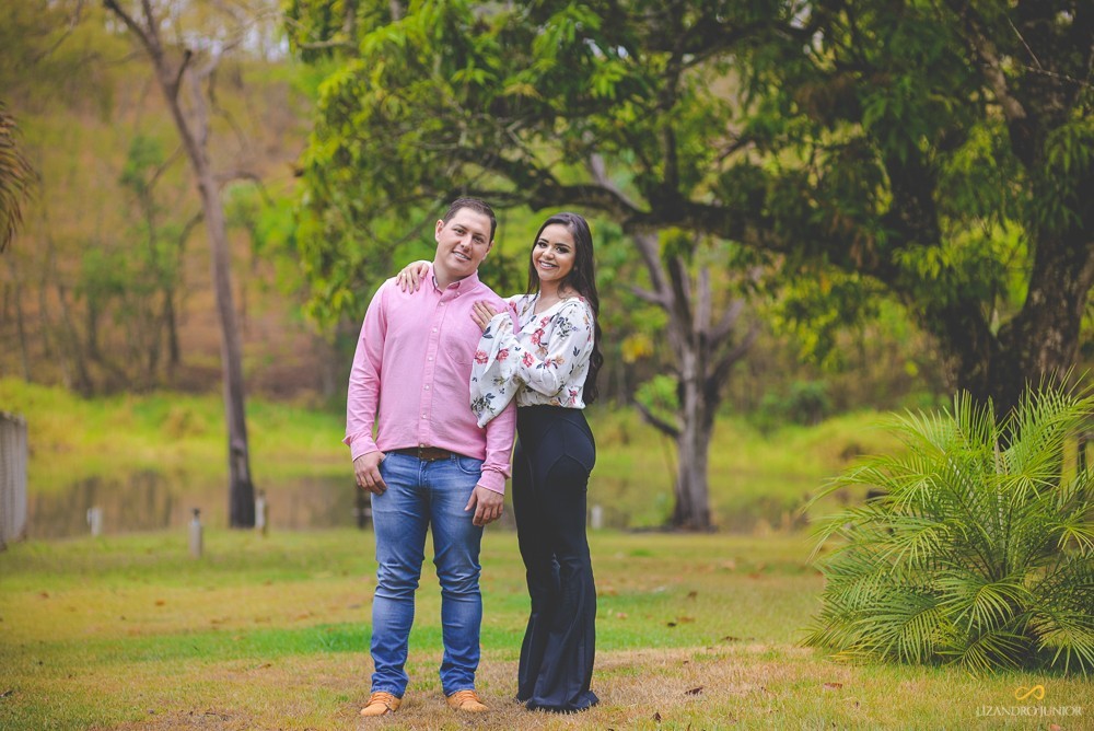 ENSAIO NAMORANDO ENSAIO ROMANTICO ROMANTISMO ENSAIO AO AR LIVRE ENSAIO FAZENDA PATOS DE MINAS MINAS GERAIS FOTÓGRAFO DE CASAMENTO LIZANDRO JUNIOR FOTOGRAFO MINAS GERAIS ENSAIO LINDO DICAS DE ENSAIO NAMORO PATOS DE MINAS