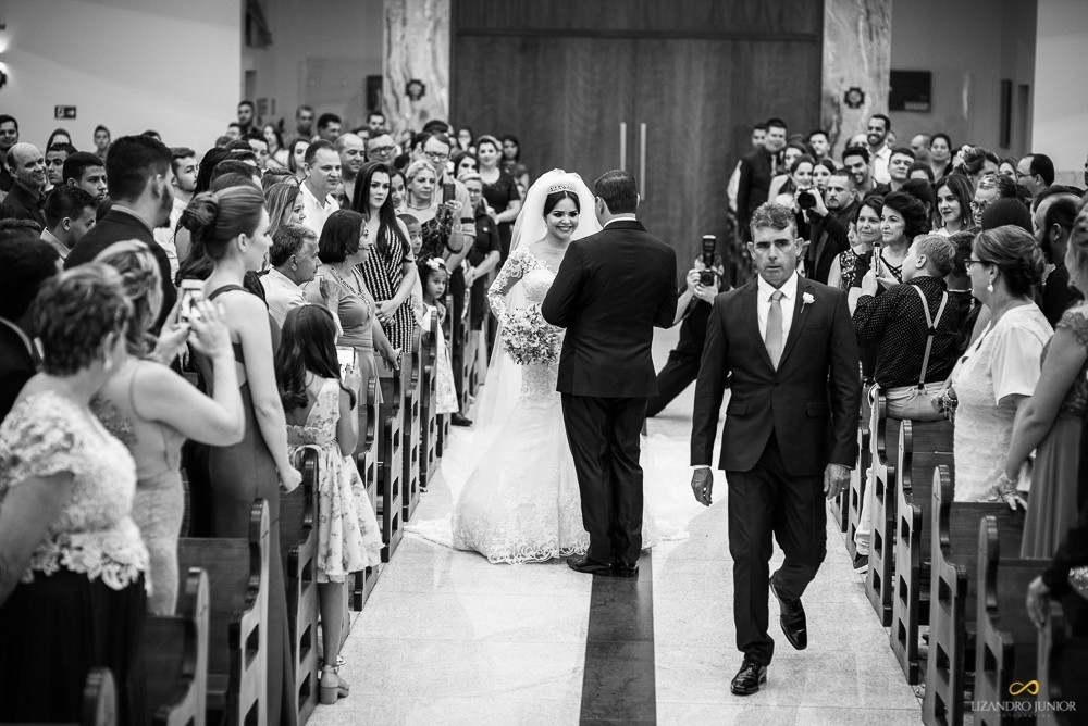 CASAMENTO PATOS DE MINAS IGREJA DO ROSÁRIO LIZANDRO JUNIOR FOTOGRAFO MINAS GERAIS PATOS DE MINAS ANAISA E EVERTON