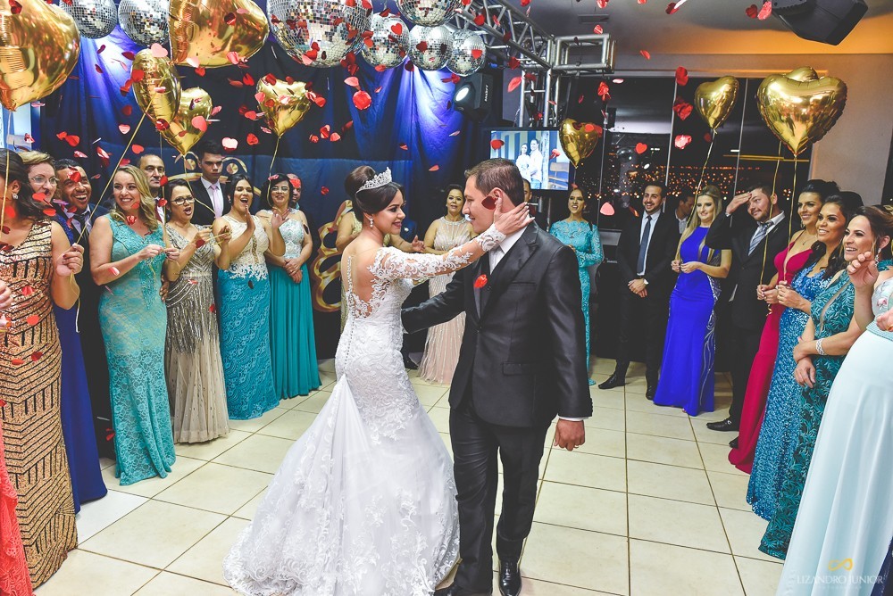 CASAMENTO PATOS DE MINAS IGREJA DO ROSÁRIO LIZANDRO JUNIOR FOTOGRAFO MINAS GERAIS PATOS DE MINAS ANAISA E EVERTON DECORAÇÃO DE CASAMENTO FESTA DE CASAMENTO