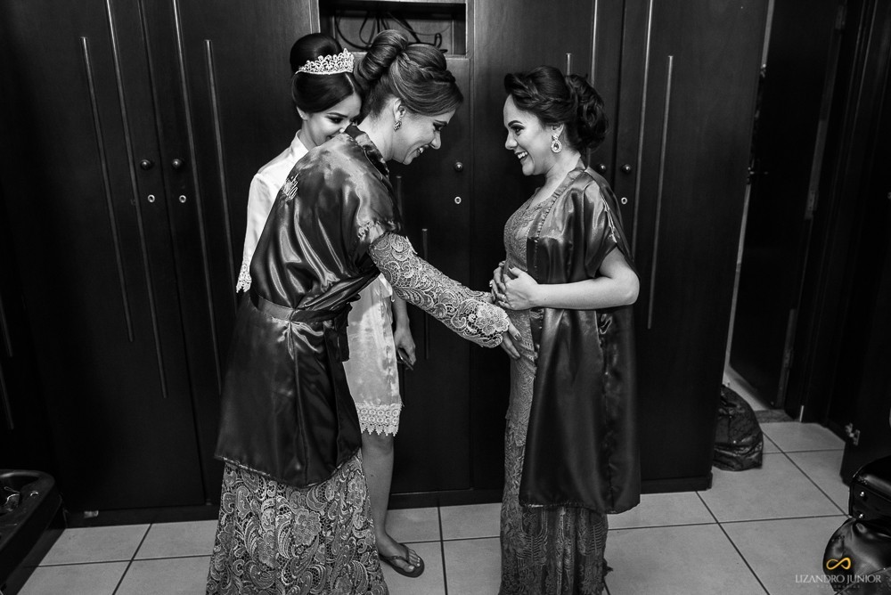MAKING OF DA NOIVA SALÃO DIVAS BARBARA MAQUIAGENS NICE TEIXEIRA ANAISA E EVERTON LIZANDRO JUNIOR FOTOGRAFO DE CASAMENTO MINAS GERAIS VESTIDO DE NOIVA MADRINHAS