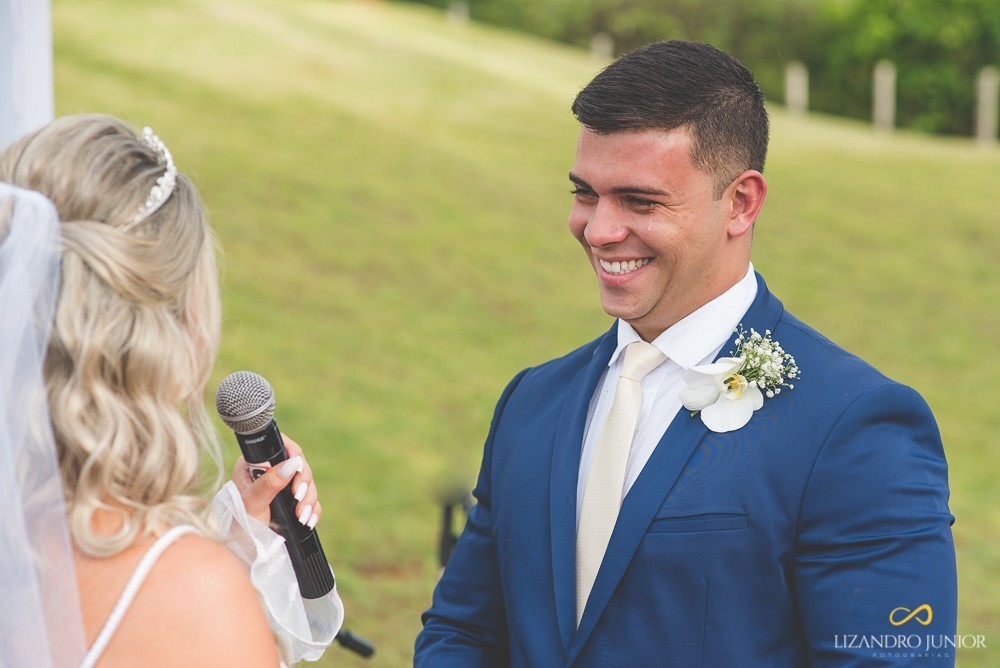 FOTOGRAFO LIZANDRO JUNIOR CASAMENTO ANDRESSA E PEDRO PATOS DE MINAS SALÃO THIAGO LIMA NOIVA CLASSICA NOIVINHA LINDA AMOR FOTOGRAFIA DE CASAMENTO AO AR LIVRE