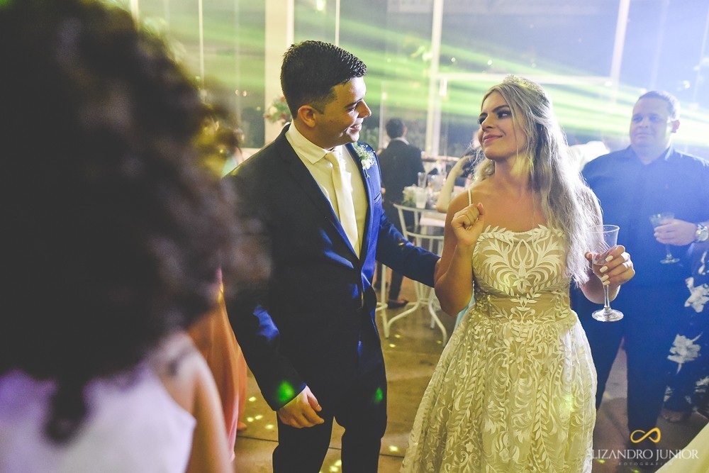 FOTOGRAFO LIZANDRO JUNIOR CASAMENTO ANDRESSA E PEDRO PATOS DE MINAS SALÃO THIAGO LIMA NOIVA CLASSICA NOIVINHA LINDA AMOR FOTOGRAFIA DE CASAMENTO AO AR LIVRE