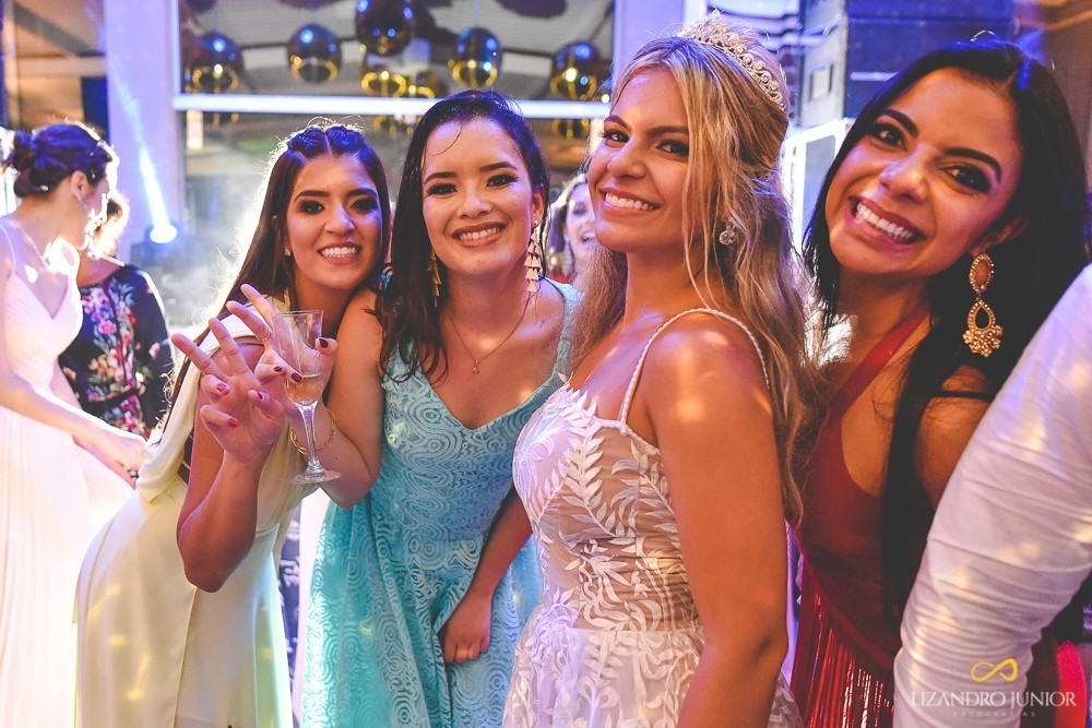 FOTOGRAFO LIZANDRO JUNIOR CASAMENTO ANDRESSA E PEDRO PATOS DE MINAS SALÃO THIAGO LIMA NOIVA CLASSICA NOIVINHA LINDA AMOR FOTOGRAFIA DE CASAMENTO AO AR LIVRE