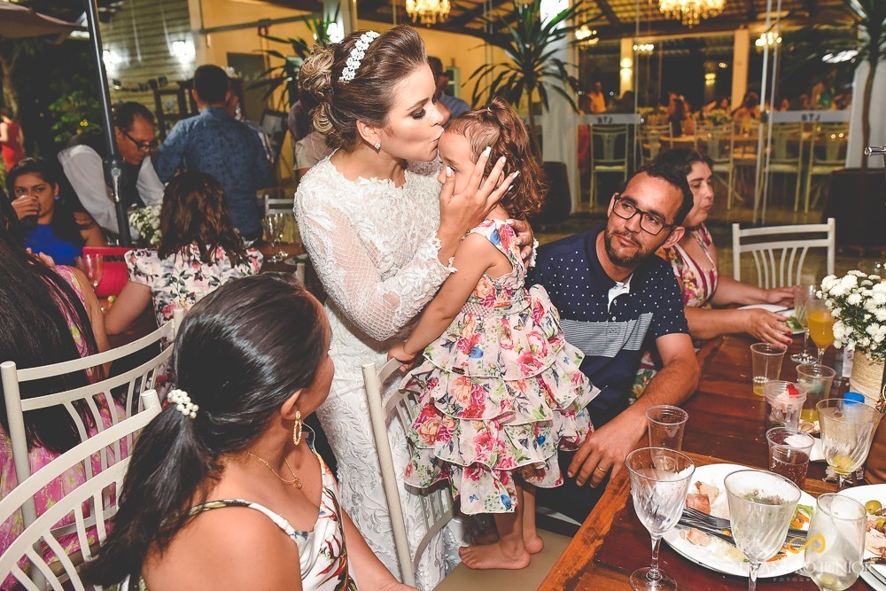 NOIVA ENTRANDO PRIMEIRO QUE O NOIVO NOIVA ESPERANDO NOIVO NO ALTAR CASAMENTO AO AR LIVRE SÍTIO TÔE DO JÓ NOIVOS EVANGÉLICOS NOIVO RECEBENDO A NOIVA CERIMONIA EVANGÉLICA DECORAÇÃO DE CASAMENTO SÍTIO TÕE DO JÓ PATOS DE MINAS
