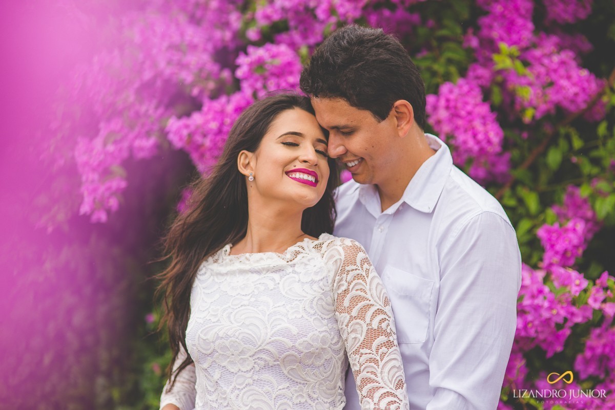 ENSAIO NAMORANDO AO AR LIVRE ENSAIO ROMANTICO LORENA E JEYSON PRESIDENTE OLÉGÁRIO MINAS GERAIS LIZANDRO JUNIOR FOTOGRAFO DE CASAMENTO PATOS DE MINAS
