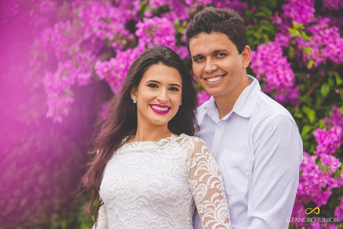 ENSAIO NAMORANDO AO AR LIVRE ENSAIO ROMANTICO LORENA E JEYSON PRESIDENTE OLÉGÁRIO MINAS GERAIS LIZANDRO JUNIOR FOTOGRAFO DE CASAMENTO PATOS DE MINAS
