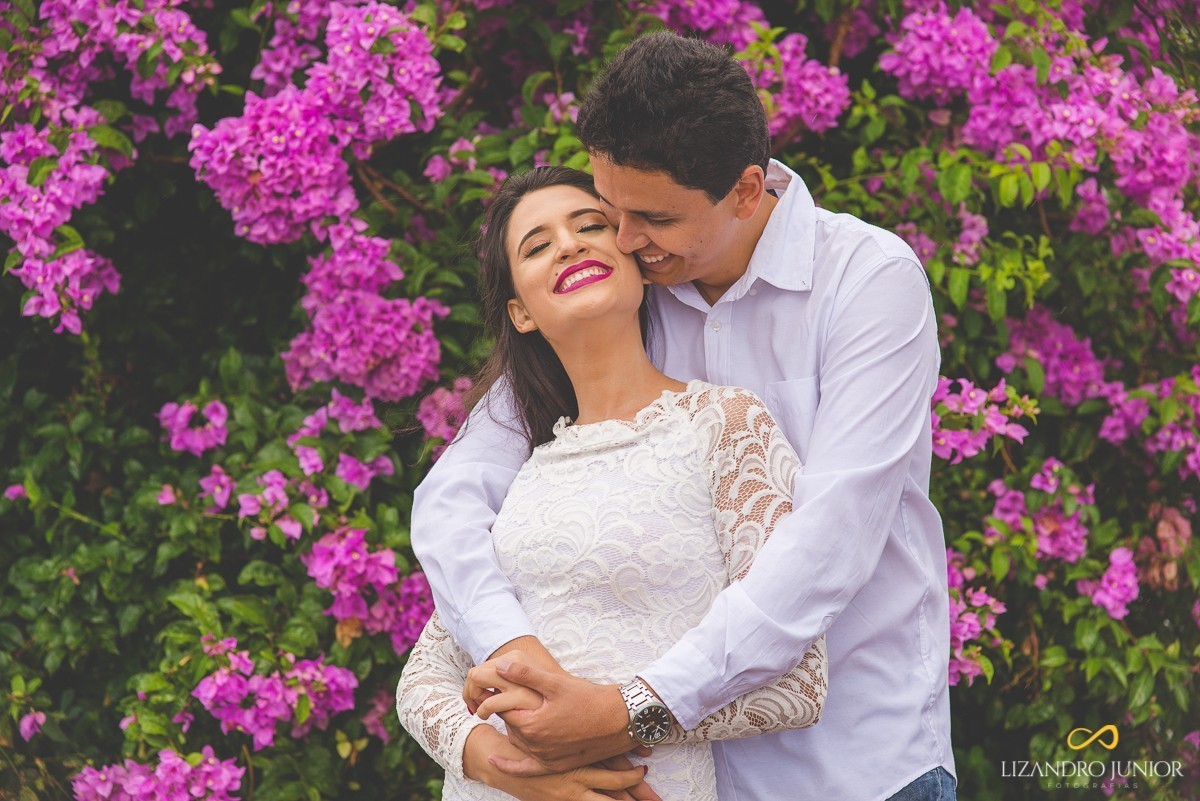 ENSAIO NAMORANDO AO AR LIVRE ENSAIO ROMANTICO LORENA E JEYSON PRESIDENTE OLÉGÁRIO MINAS GERAIS LIZANDRO JUNIOR FOTOGRAFO DE CASAMENTO PATOS DE MINAS