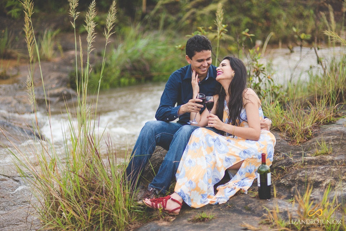 ENSAIO NAMORANDO AO AR LIVRE ENSAIO ROMANTICO LORENA E JEYSON PRESIDENTE OLÉGÁRIO MINAS GERAIS LIZANDRO JUNIOR FOTOGRAFO DE CASAMENTO PATOS DE MINAS