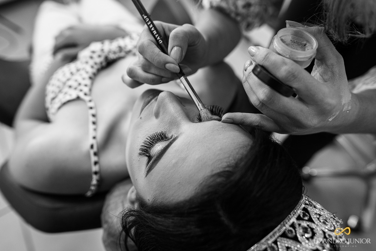 CASAMENTO LORENA E JEYSON PRESIDENTE OLEGÁRIO MG IGREJA MATRIZ CLUBE BURITIS LIZANDRO JUNIOR FOTÓGRAFO DE CASAMENTO MAKING OF VESTIDO DE NOIVA