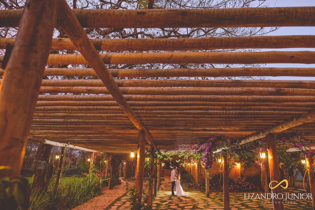 ENSAIO NAMORANDO EDIENE E RICARDO, PATOS DE MINAS, FOTOGRAFO DE CASAMENTO PATOS DE MINAS, POUSADA AVALON, ENSAIO POUSADA AVALON