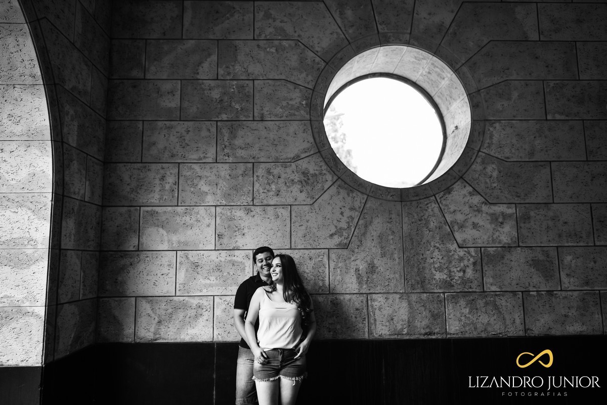ENSAIO NAMORANDO, ENSAIO ROMÂNTICO, ENSAIO EM ARAXÁ, ARAXÁ MINAS GERAIS, PATOS DE MINAS, FOTOGRAFIA DE CASAMENTO, FOTÓGRAFO LIZANDRO JÚNIOR