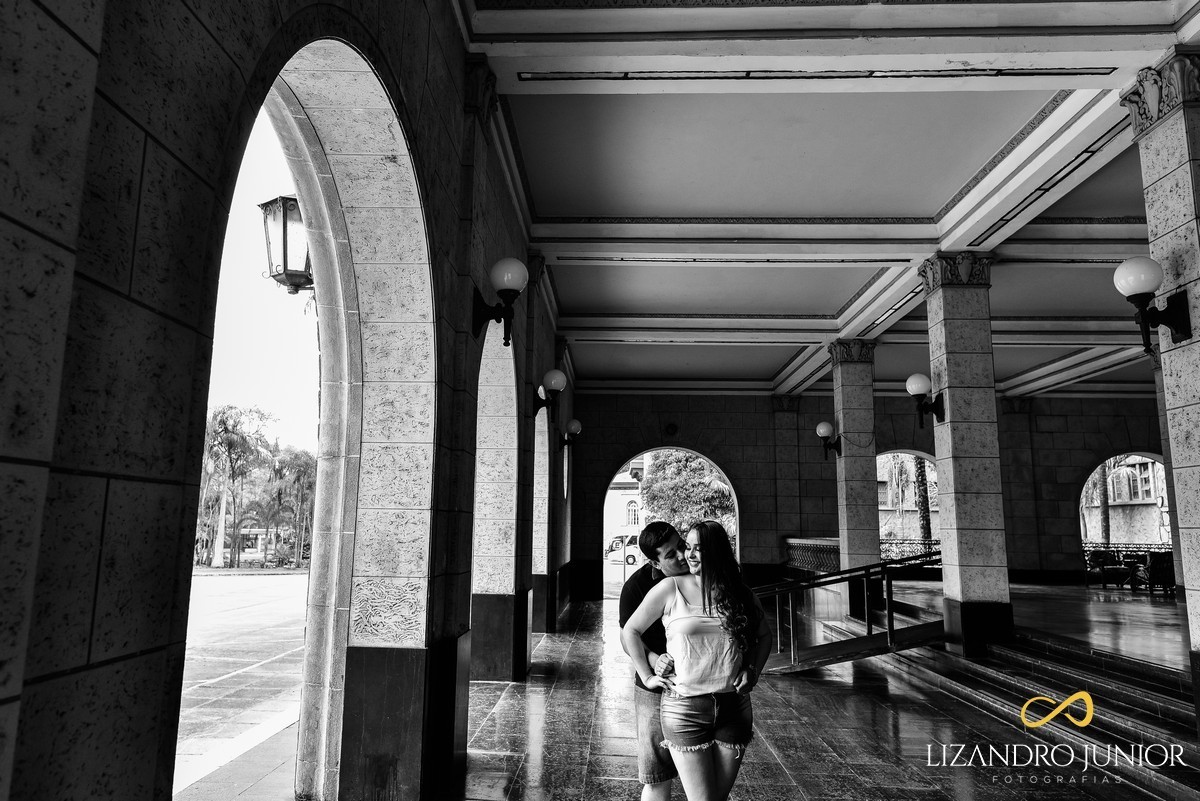 ENSAIO NAMORANDO, ENSAIO ROMÂNTICO, ENSAIO EM ARAXÁ, ARAXÁ MINAS GERAIS, PATOS DE MINAS, FOTOGRAFIA DE CASAMENTO, FOTÓGRAFO LIZANDRO JÚNIOR