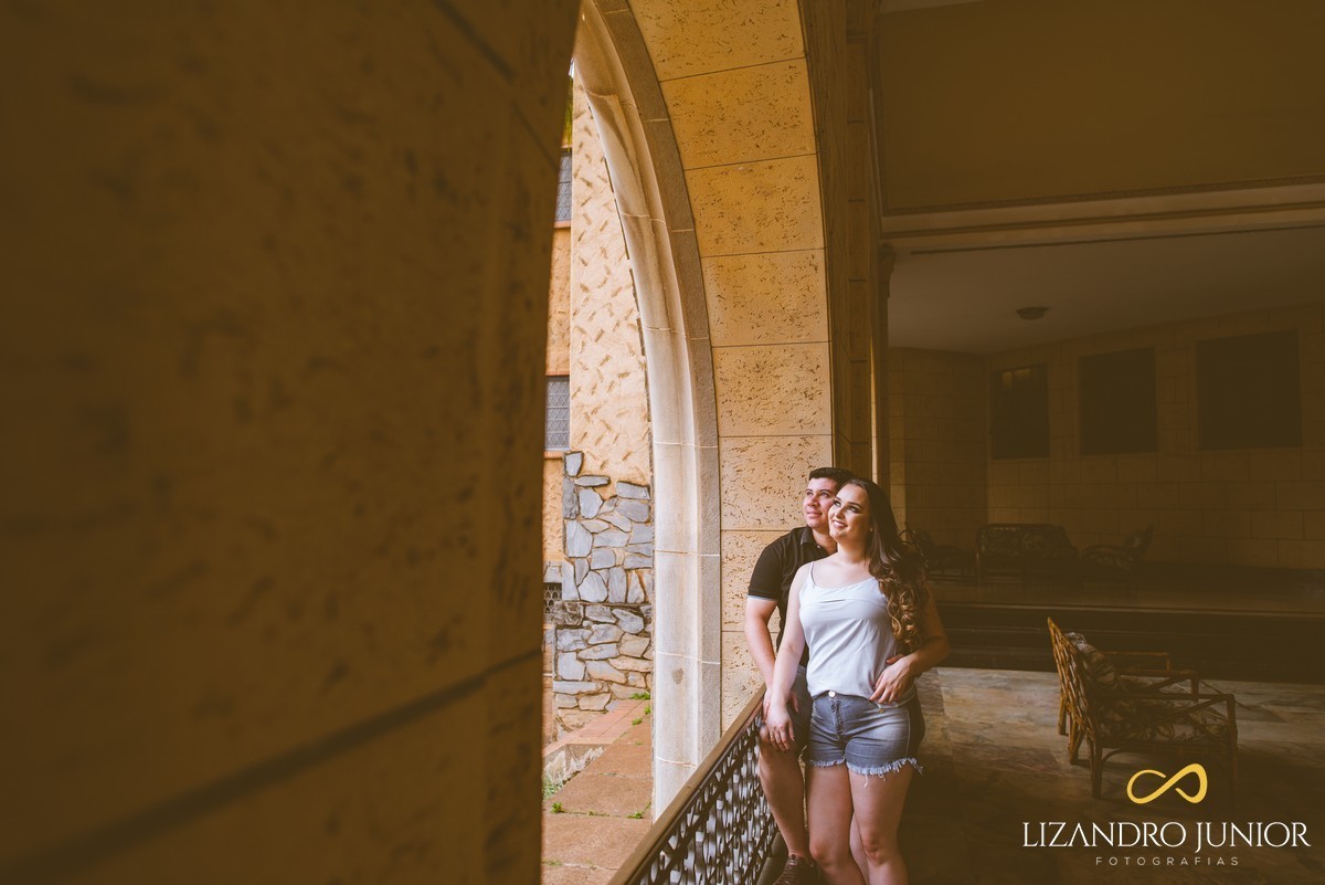 ENSAIO NAMORANDO, ENSAIO ROMÂNTICO, ENSAIO EM ARAXÁ, ARAXÁ MINAS GERAIS, PATOS DE MINAS, FOTOGRAFIA DE CASAMENTO, FOTÓGRAFO LIZANDRO JÚNIOR