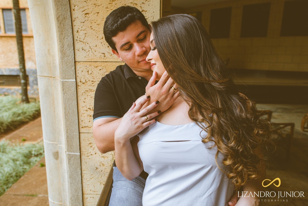 ENSAIO NAMORANDO, ENSAIO ROMÂNTICO, ENSAIO EM ARAXÁ, ARAXÁ MINAS GERAIS, PATOS DE MINAS, FOTOGRAFIA DE CASAMENTO, FOTÓGRAFO LIZANDRO JÚNIOR