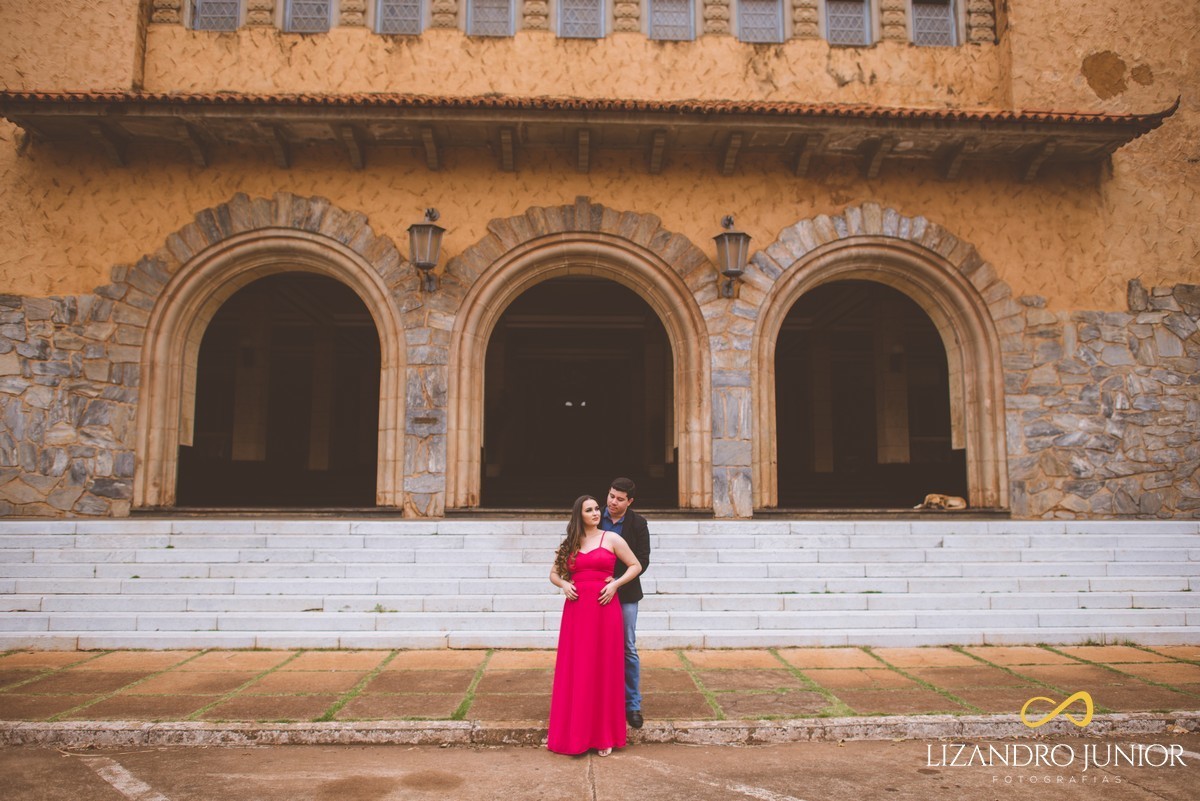 ENSAIO NAMORANDO, ENSAIO ROMÂNTICO, ENSAIO EM ARAXÁ, ARAXÁ MINAS GERAIS, PATOS DE MINAS, FOTOGRAFIA DE CASAMENTO, FOTÓGRAFO LIZANDRO JÚNIOR