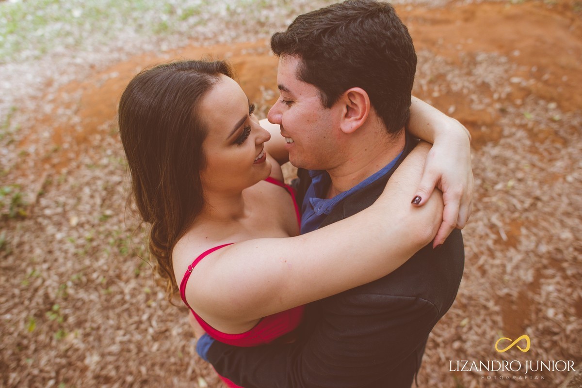 ENSAIO NAMORANDO, ENSAIO ROMÂNTICO, ENSAIO EM ARAXÁ, ARAXÁ MINAS GERAIS, PATOS DE MINAS, FOTOGRAFIA DE CASAMENTO, FOTÓGRAFO LIZANDRO JÚNIOR
