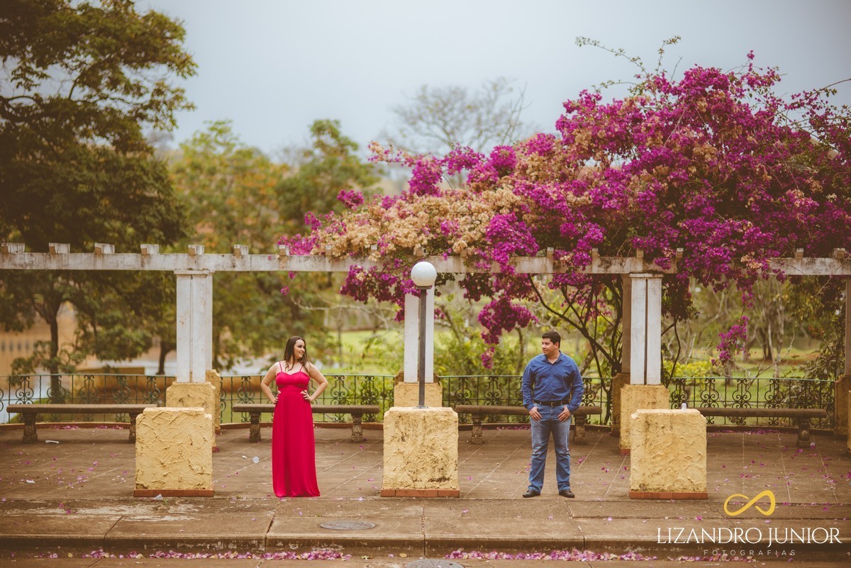 ENSAIO NAMORANDO, ENSAIO ROMÂNTICO, ENSAIO EM ARAXÁ, ARAXÁ MINAS GERAIS, PATOS DE MINAS, FOTOGRAFIA DE CASAMENTO, FOTÓGRAFO LIZANDRO JÚNIOR