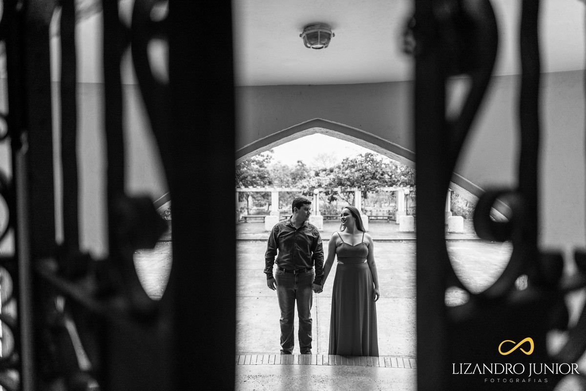 ENSAIO NAMORANDO, ENSAIO ROMÂNTICO, ENSAIO EM ARAXÁ, ARAXÁ MINAS GERAIS, PATOS DE MINAS, FOTOGRAFIA DE CASAMENTO, FOTÓGRAFO LIZANDRO JÚNIOR