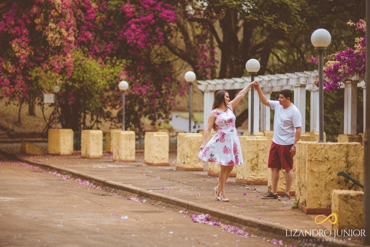ENSAIO NAMORANDO, ENSAIO ROMÂNTICO, ENSAIO EM ARAXÁ, ARAXÁ MINAS GERAIS, PATOS DE MINAS, FOTOGRAFIA DE CASAMENTO, FOTÓGRAFO LIZANDRO JÚNIOR
