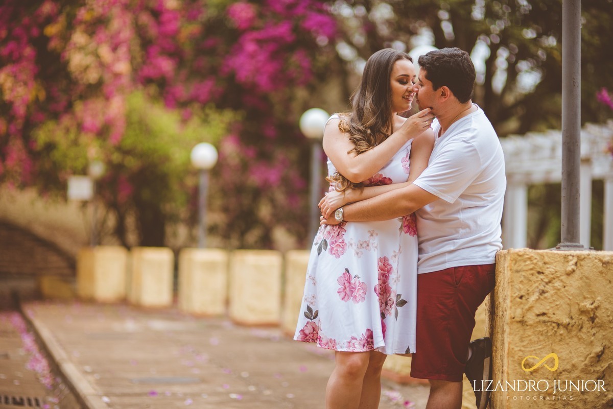 ENSAIO NAMORANDO, ENSAIO ROMÂNTICO, ENSAIO EM ARAXÁ, ARAXÁ MINAS GERAIS, PATOS DE MINAS, FOTOGRAFIA DE CASAMENTO, FOTÓGRAFO LIZANDRO JÚNIOR