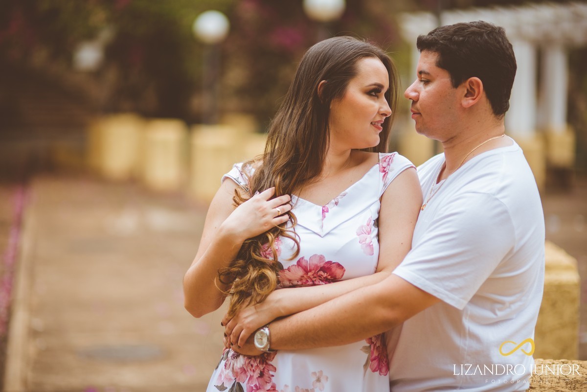 ENSAIO NAMORANDO, ENSAIO ROMÂNTICO, ENSAIO EM ARAXÁ, ARAXÁ MINAS GERAIS, PATOS DE MINAS, FOTOGRAFIA DE CASAMENTO, FOTÓGRAFO LIZANDRO JÚNIOR