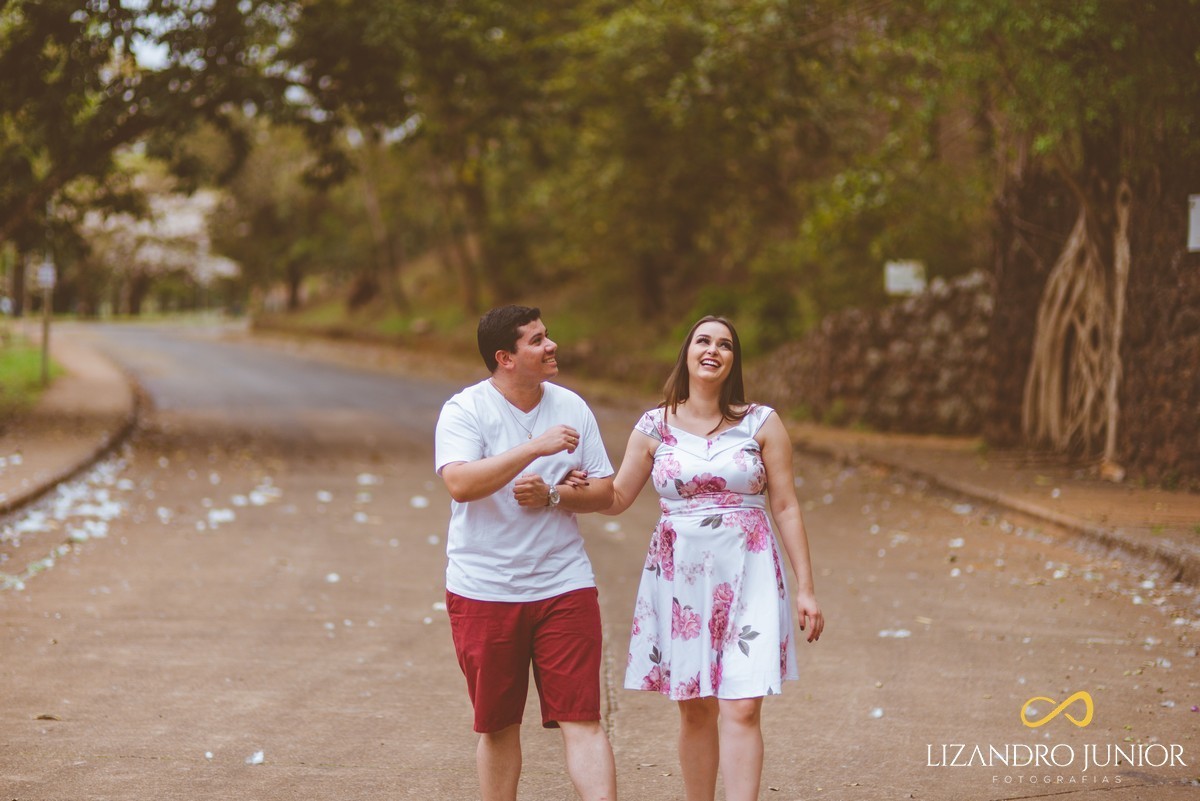 ENSAIO NAMORANDO, ENSAIO ROMÂNTICO, ENSAIO EM ARAXÁ, ARAXÁ MINAS GERAIS, PATOS DE MINAS, FOTOGRAFIA DE CASAMENTO, FOTÓGRAFO LIZANDRO JÚNIOR