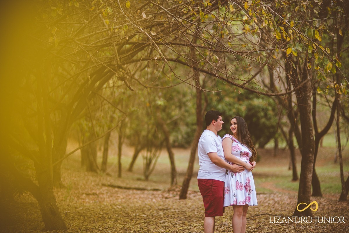 ENSAIO NAMORANDO, ENSAIO ROMÂNTICO, ENSAIO EM ARAXÁ, ARAXÁ MINAS GERAIS, PATOS DE MINAS, FOTOGRAFIA DE CASAMENTO, FOTÓGRAFO LIZANDRO JÚNIOR