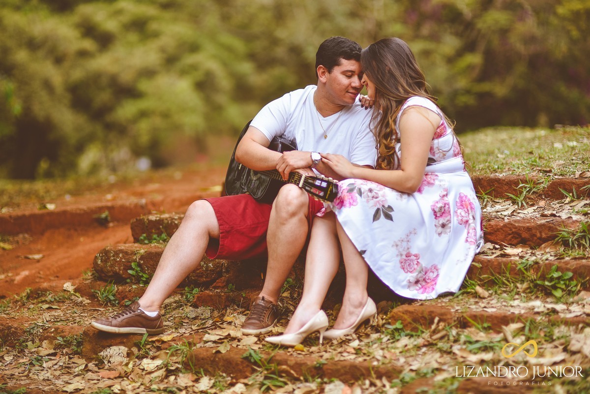 ENSAIO NAMORANDO, ENSAIO ROMÂNTICO, ENSAIO EM ARAXÁ, ARAXÁ MINAS GERAIS, PATOS DE MINAS, FOTOGRAFIA DE CASAMENTO, FOTÓGRAFO LIZANDRO JÚNIOR