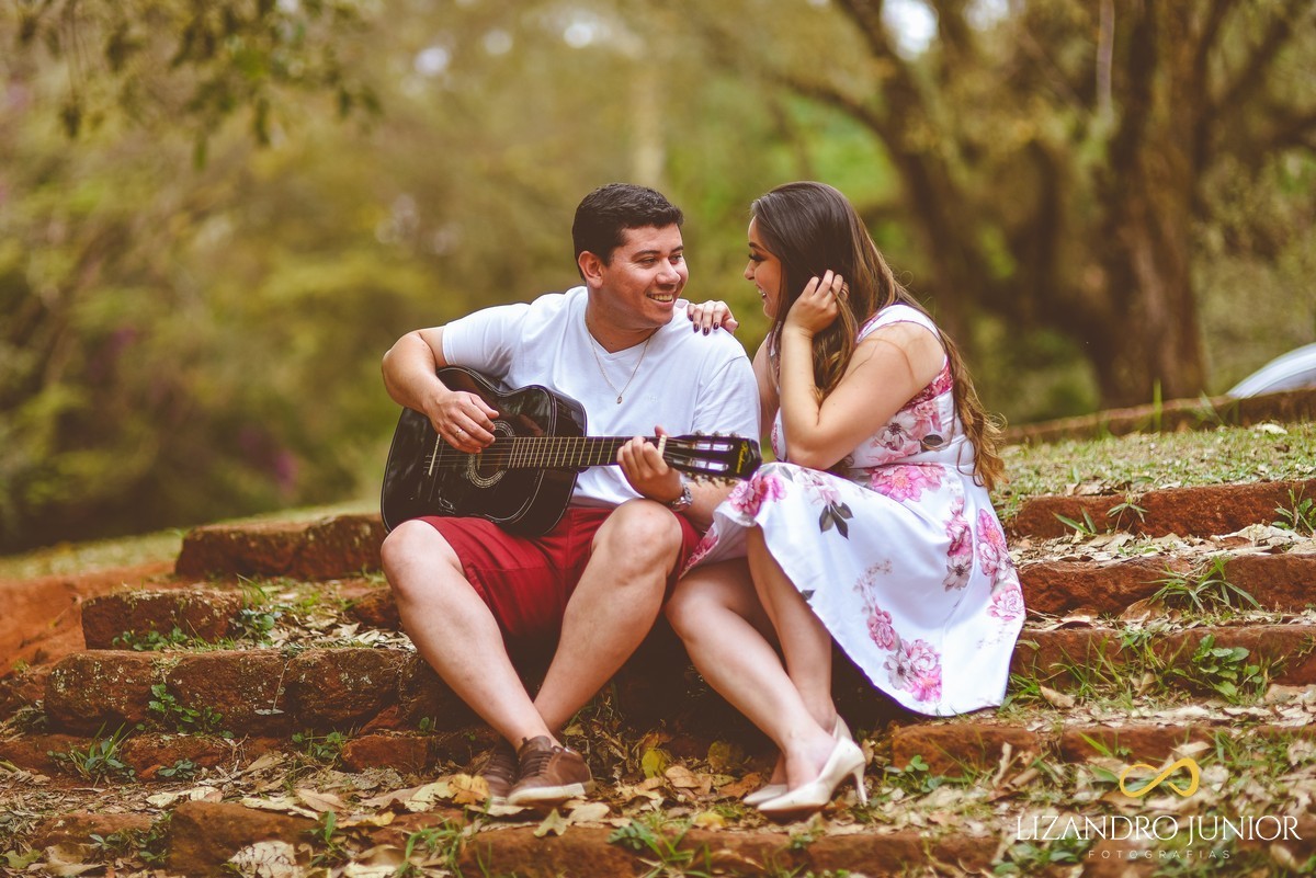 ENSAIO NAMORANDO, ENSAIO ROMÂNTICO, ENSAIO EM ARAXÁ, ARAXÁ MINAS GERAIS, PATOS DE MINAS, FOTOGRAFIA DE CASAMENTO, FOTÓGRAFO LIZANDRO JÚNIOR
