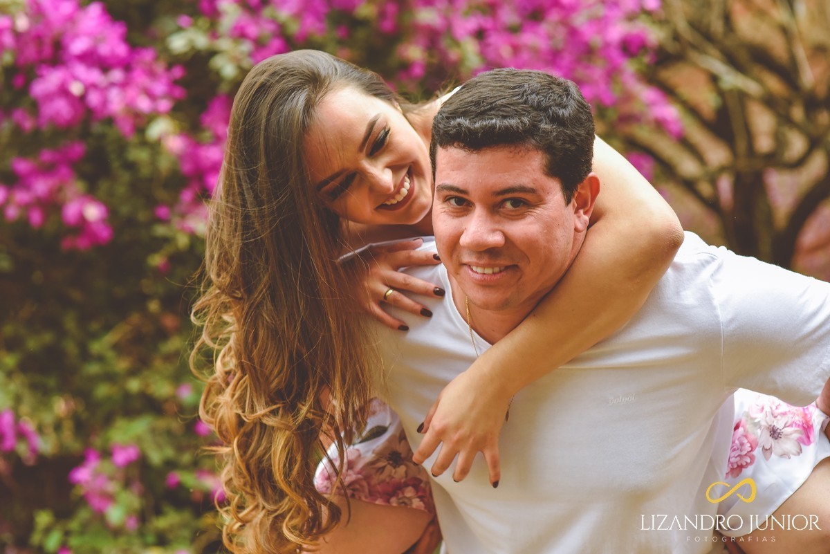 ENSAIO NAMORANDO, ENSAIO ROMÂNTICO, ENSAIO EM ARAXÁ, ARAXÁ MINAS GERAIS, PATOS DE MINAS, FOTOGRAFIA DE CASAMENTO, FOTÓGRAFO LIZANDRO JÚNIOR
