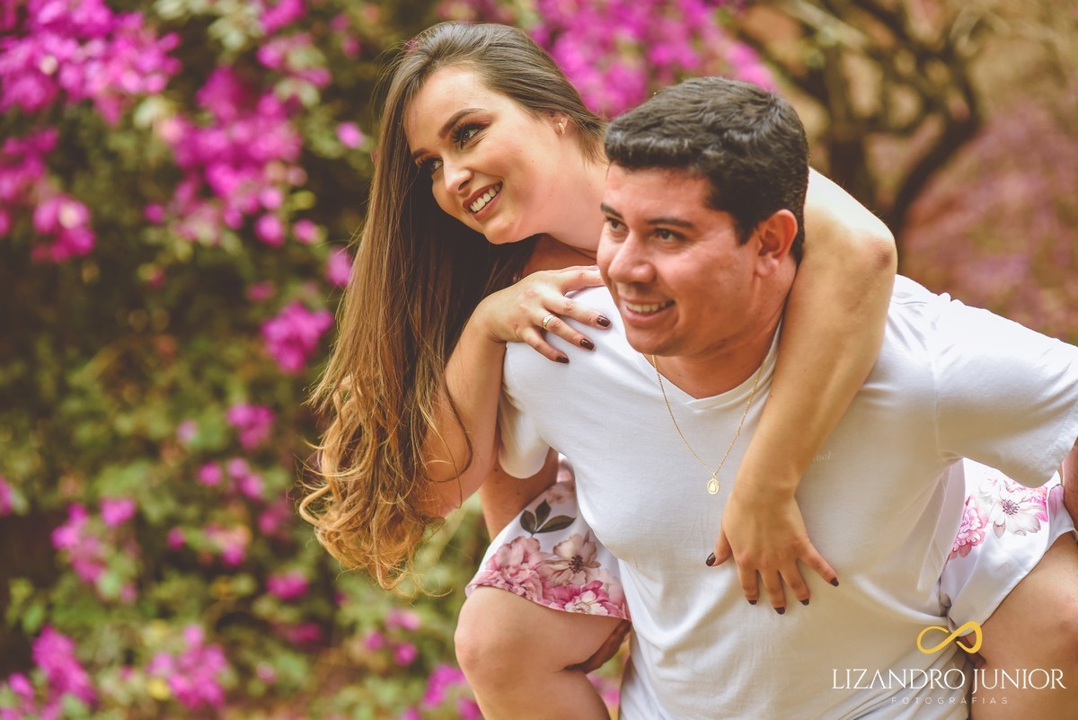ENSAIO NAMORANDO, ENSAIO ROMÂNTICO, ENSAIO EM ARAXÁ, ARAXÁ MINAS GERAIS, PATOS DE MINAS, FOTOGRAFIA DE CASAMENTO, FOTÓGRAFO LIZANDRO JÚNIOR