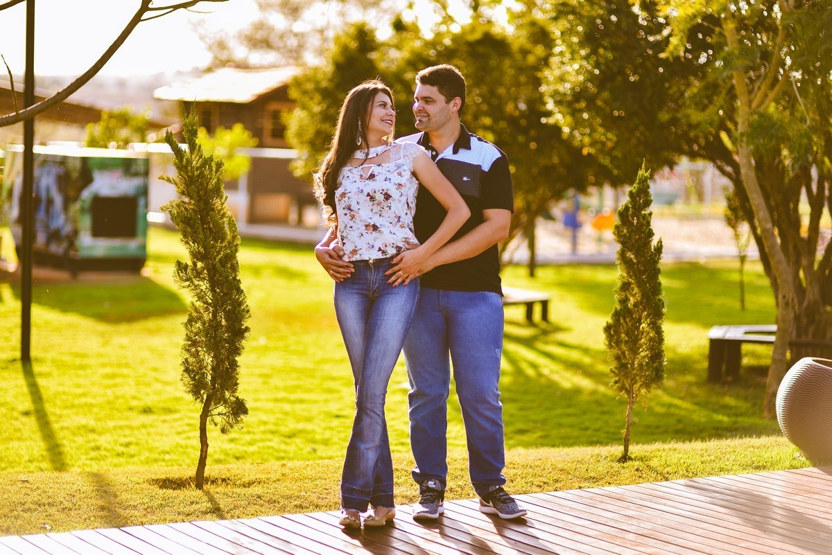 ENSAIO NAMORANDO, WALBER E JÉSSICA, SÍTIO TÕE DO JÓ, PATOS DE MINAS, MINAS GERAIS, ENSAIO ROMANTICO, LIZANDRO JUNIOR, FOTOGRAFO DE CASAMENTO E ENSAIO