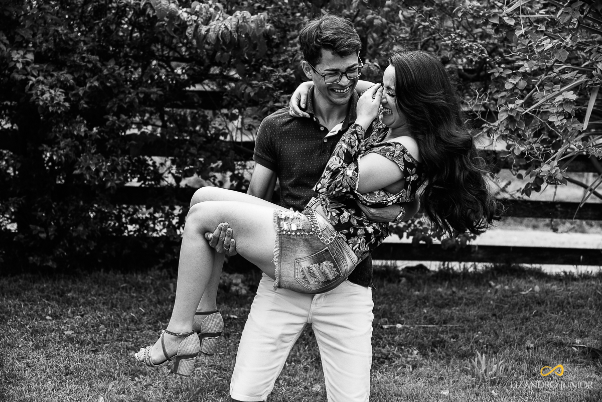 ENSAIO NAMORANDO, ENSAIO DE NAMORO, ENSAIO ROMÂNTICO, ENSAIO CRISTÃO, LIZANDRO JUNIOR, FOTOGRAFO DE CASAMENTO RIO PARANAÍBA