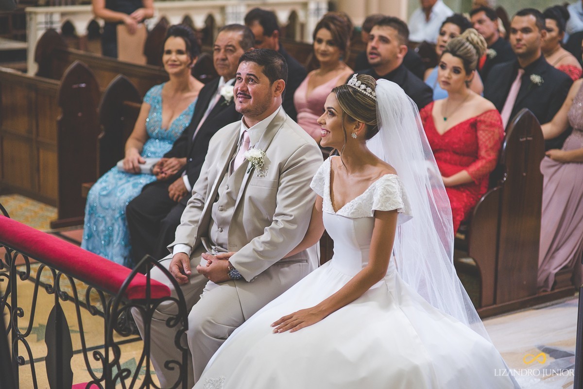 casamento, camila e bruno, patos de minas, casamento em patos, lizandro junior, lizandro júnior, neo old car, igreja dos capuchinhos 