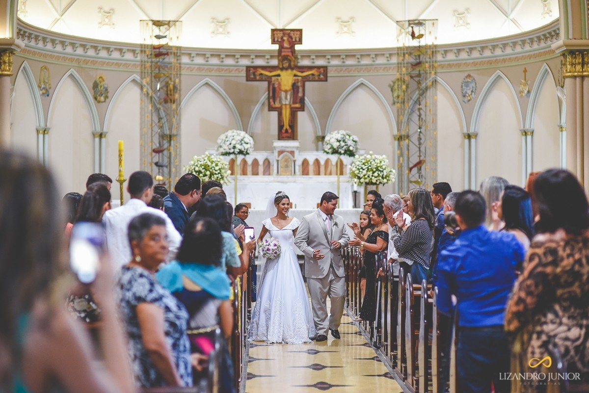 casamento, camila e bruno, patos de minas, casamento em patos, lizandro junior, lizandro júnior, neo old car, igreja dos capuchinhos 