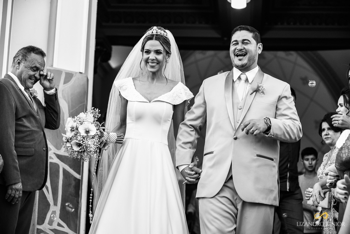 casamento, camila e bruno, patos de minas, casamento em patos, lizandro junior, lizandro júnior, neo old car, igreja dos capuchinhos 