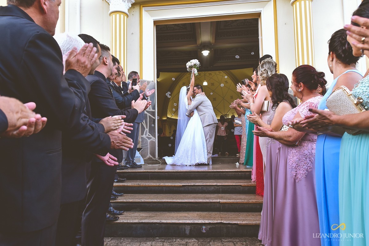 casamento, camila e bruno, patos de minas, casamento em patos, lizandro junior, lizandro júnior, neo old car, igreja dos capuchinhos 