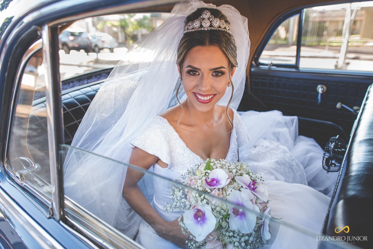 casamento, camila e bruno, patos de minas, casamento em patos, lizandro junior, lizandro júnior, neo old car, igreja dos capuchinhos 
