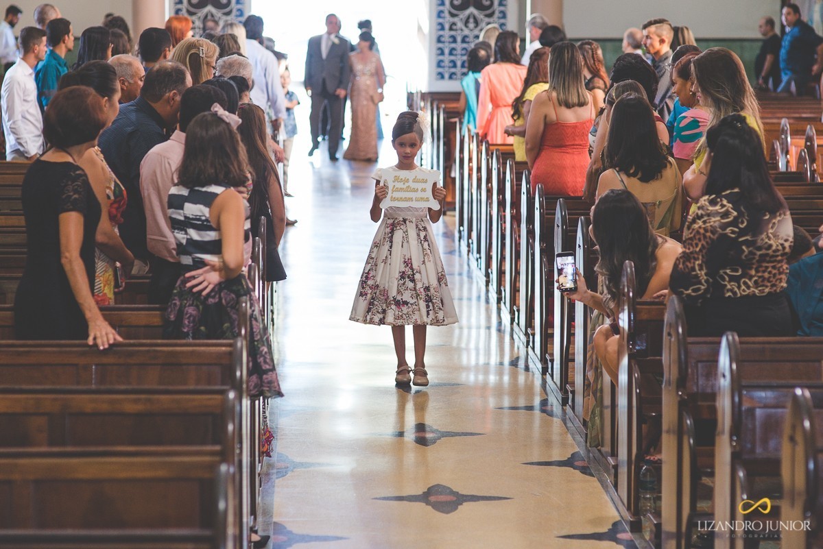 casamento, camila e bruno, patos de minas, casamento em patos, lizandro junior, lizandro júnior, neo old car, igreja dos capuchinhos 