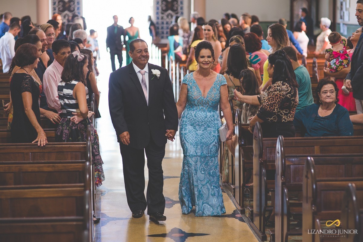 casamento, camila e bruno, patos de minas, casamento em patos, lizandro junior, lizandro júnior, neo old car, igreja dos capuchinhos 